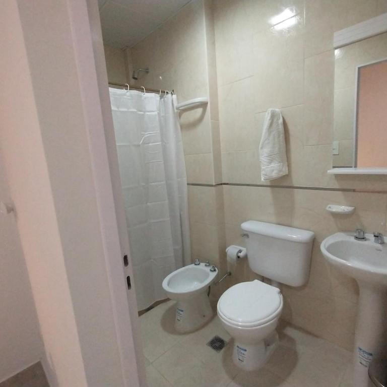 Habitación con baño privado en edificio 1er piso - Habitación Doble Deluxe con balcón - 2