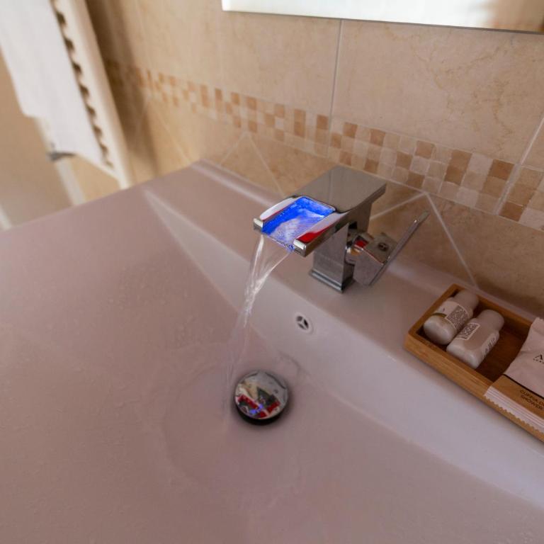 Pompei Luxury Rooms - Suite Queen con Vasca Idromassaggio - 13
