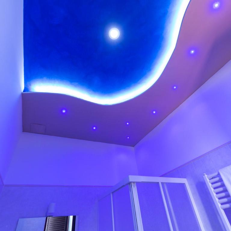 Pompei Luxury Rooms - Suite King con Vasca Idromassaggio - 7