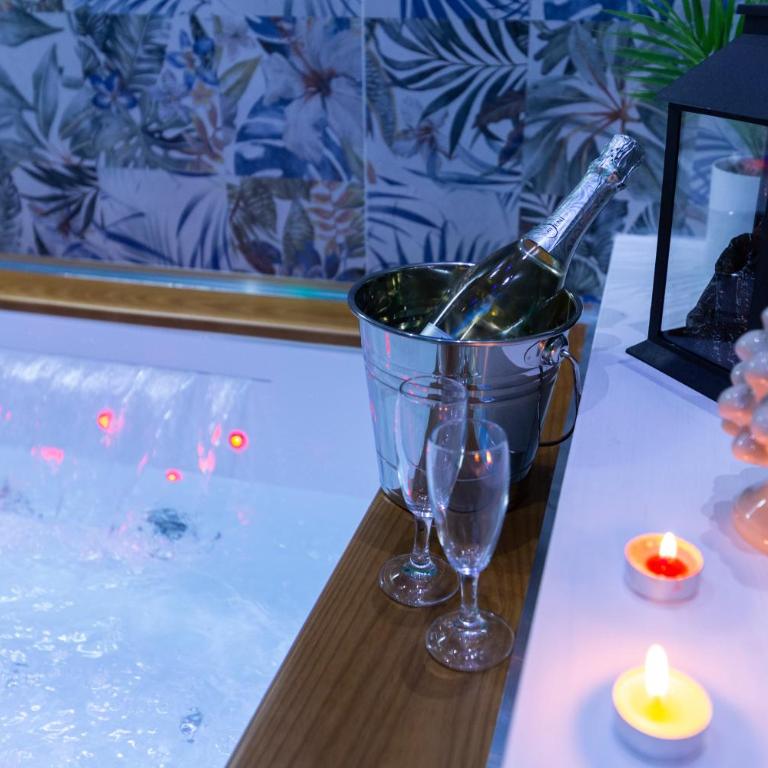 Pompei Luxury Rooms - Suite King con Vasca Idromassaggio - 8