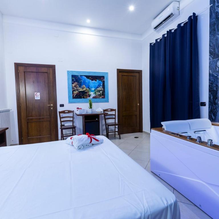 Pompei Luxury Rooms - Suite Deluxe con Vasca Idromassaggio - 10