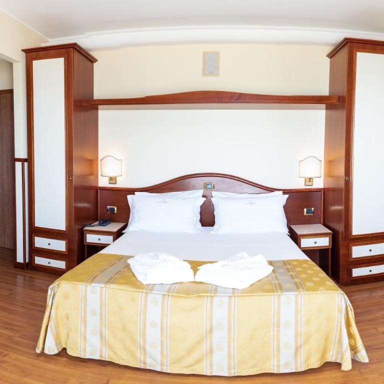 Hotels Vidi Miramare & Delfino - Double Room with Lateral Sea View - 3