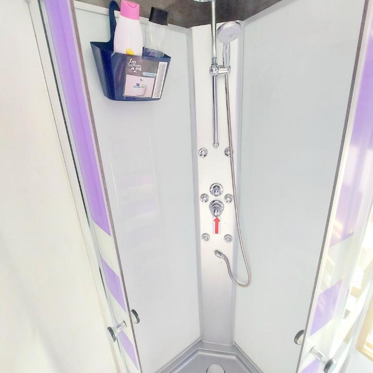 Gloria Host House - Double Room with Private Bathroom - 1