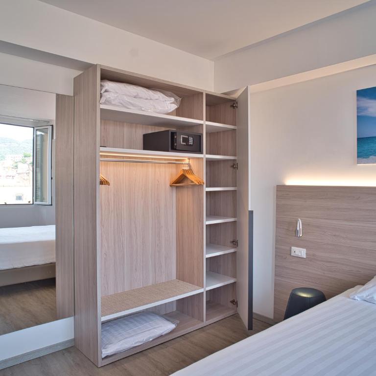 Hotel Medusa - Camera Matrimoniale/Doppia con Letto Supplementare e Balcone - 3