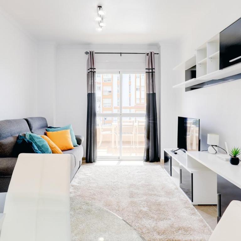 Cozy apartment overlooking Estepona's marina! - Apartamento de 1 dormitorio - 2