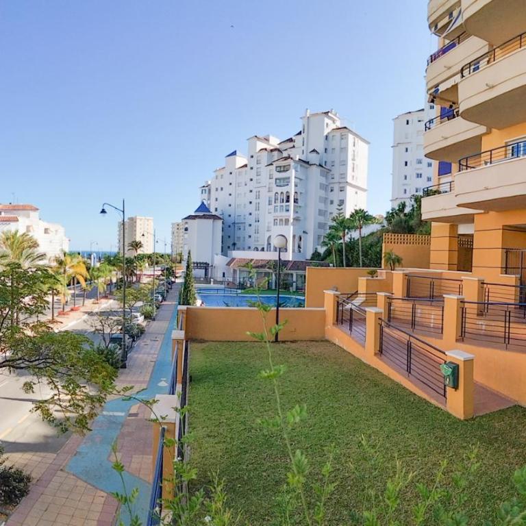 Cozy apartment overlooking Estepona's marina! - Apartamento de 1 dormitorio - 46