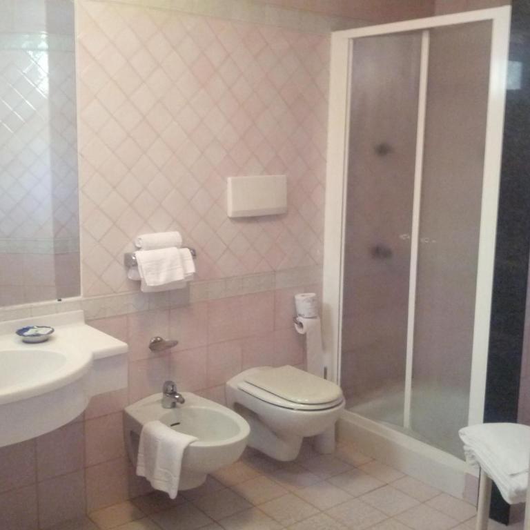 Hotel Trevi Riccione, in centro sul mare con cucina - Double Room with Balcony - 6
