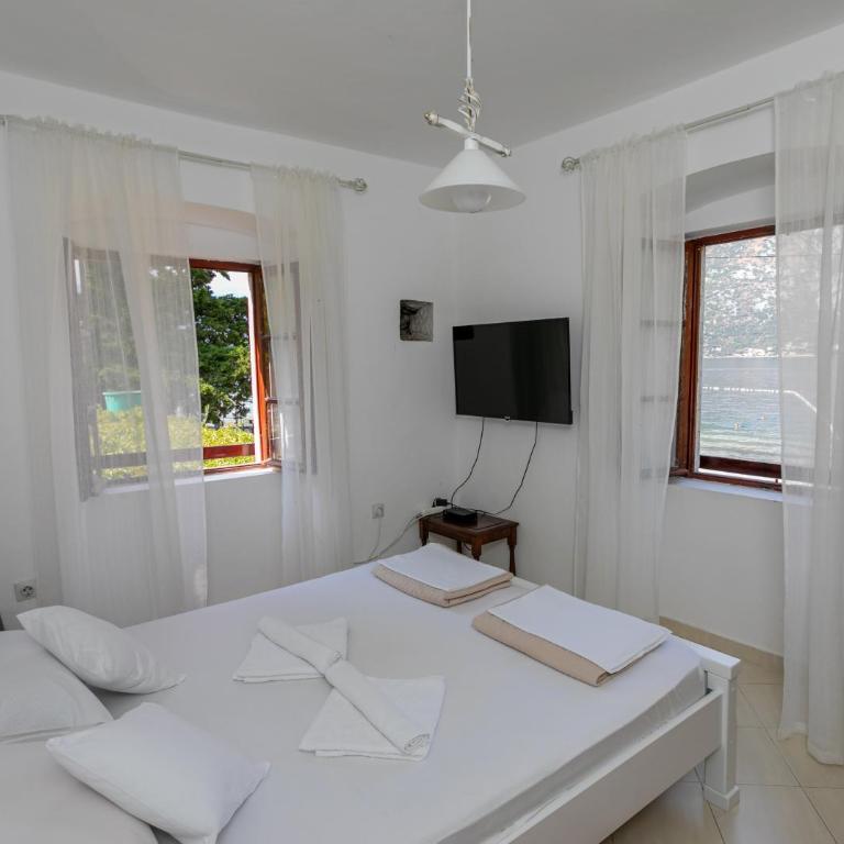 Beachfront House Jovan - Vacation Home - 29