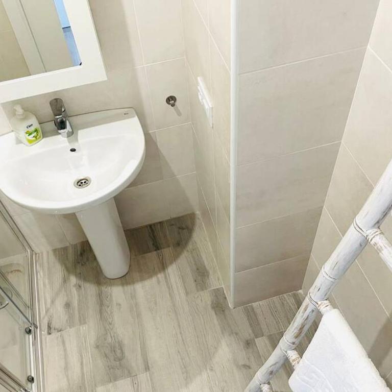 Precioso apartamento con vistas parciales, garaje y piscina - Apartamento de 2 dormitorios - 17