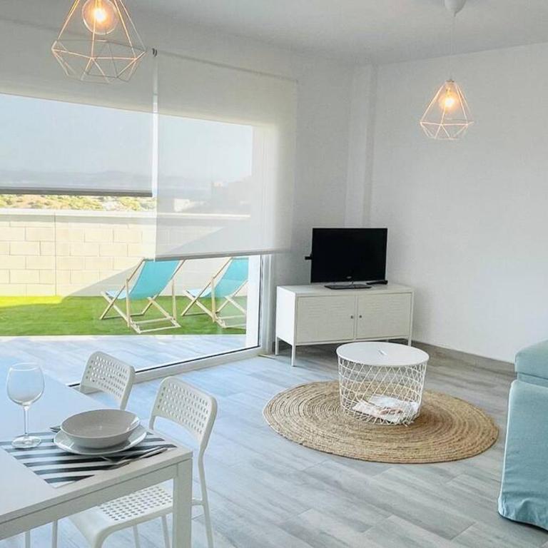 Precioso apartamento con vistas parciales, garaje y piscina - Apartamento de 2 dormitorios - 1
