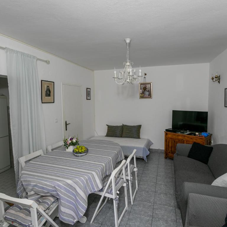 Beachfront House Jovan - Vacation Home - 25