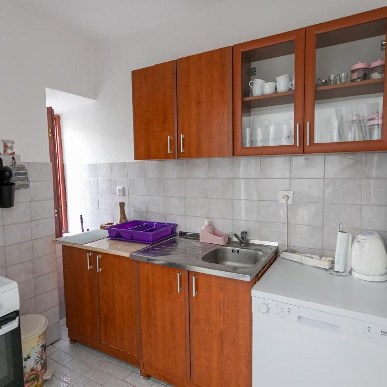 Beachfront House Jovan - Vacation Home - 26