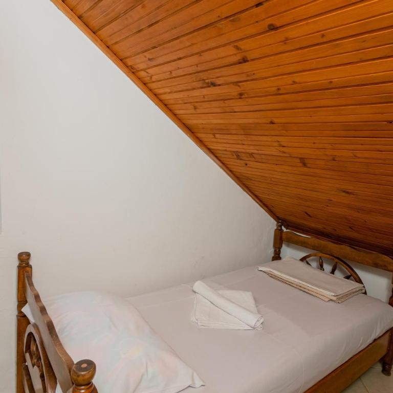Beachfront House Jovan - Vacation Home - 37