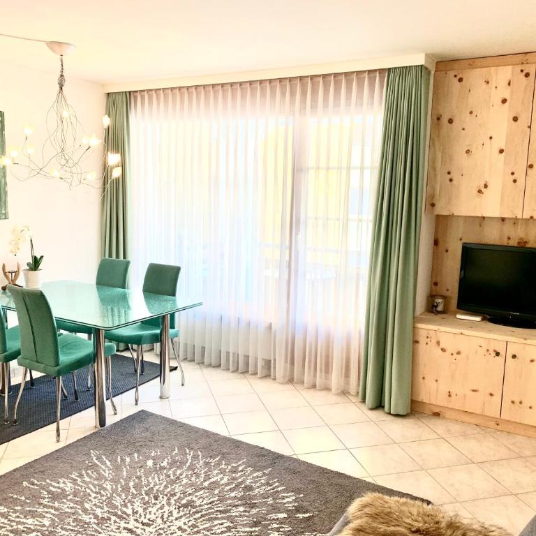 Holiday Apartment Gian - close to the Kongresshaus, the ice hockey stadium, cross-country skiing, the Eau-la-la indoor pool and wellness, large supermarket, 2 bus stops, with an indoor garage and fully equipped - Apartment mit 1 Schlafzimmer - 16