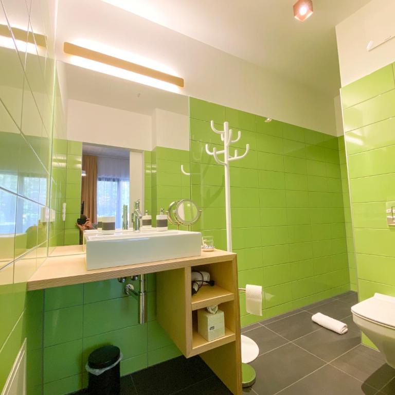 Blackhome Graz I contactless check-in - Deluxe Doppelzimmer - 5