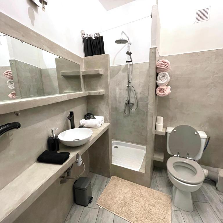 Calvi T2 climatisé, wifi, centre-ville, à proximité plage, commerces, taxi & gare, vue plage & montagne - Appartement 1 Chambre - 25