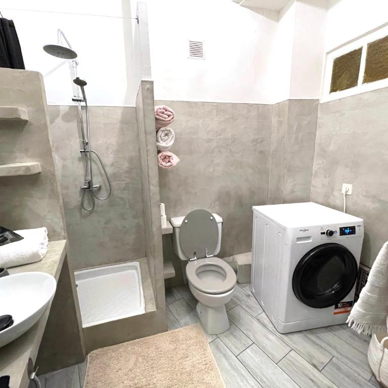 Calvi T2 climatisé, wifi, centre-ville, à proximité plage, commerces, taxi & gare, vue plage & montagne - Appartement 1 Chambre - 7