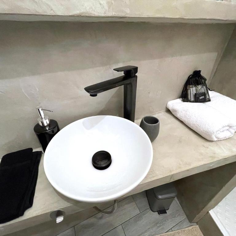 Calvi T2 climatisé, wifi, centre-ville, à proximité plage, commerces, taxi & gare, vue plage & montagne - Appartement 1 Chambre - 33