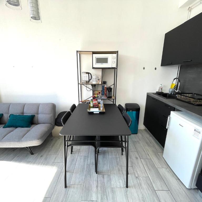 Calvi T2 climatisé, wifi, centre-ville, à proximité plage, commerces, taxi & gare, vue plage & montagne - Appartement 1 Chambre - 13