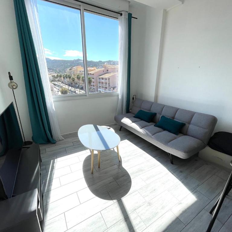 Calvi T2 climatisé, wifi, centre-ville, à proximité plage, commerces, taxi & gare, vue plage & montagne - Appartement 1 Chambre - 16