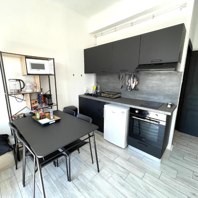 Calvi T2 climatisé, wifi, centre-ville, à proximité plage, commerces, taxi & gare, vue plage & montagne - Appartement 1 Chambre - 5