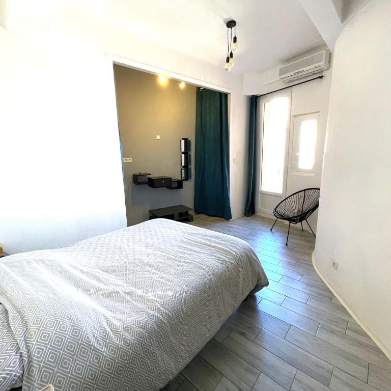 Calvi T2 climatisé, wifi, centre-ville, à proximité plage, commerces, taxi & gare, vue plage & montagne - Appartement 1 Chambre - 38