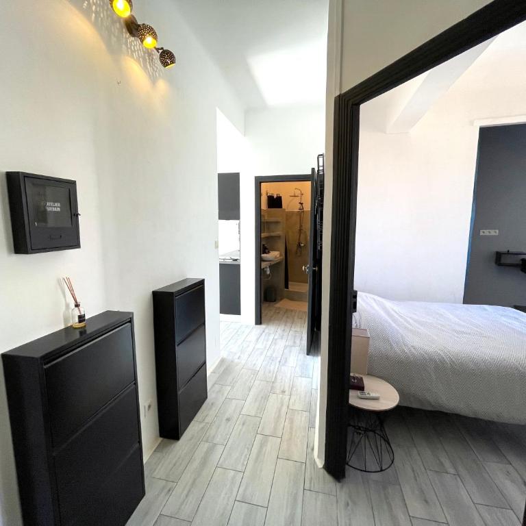 Calvi T2 climatisé, wifi, centre-ville, à proximité plage, commerces, taxi & gare, vue plage & montagne - Appartement 1 Chambre - 35