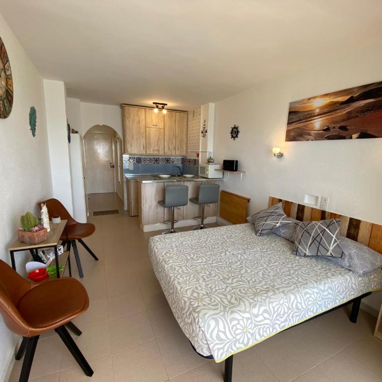 Stylish Fuengirola Studio with Panoramic Sea View - Apartamento de 1 dormitorio - 4