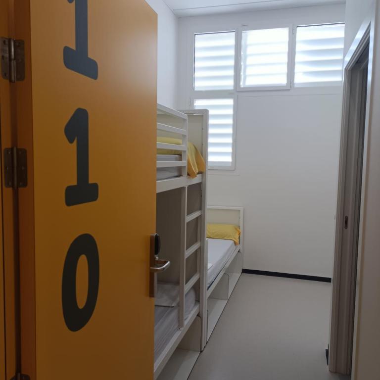 Alberg Barcelona Xanascat - Triple Room with Private Bathroom - 5