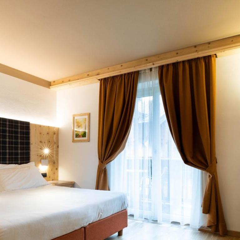 Hotel Medil - Camera Tripla Standard - 4