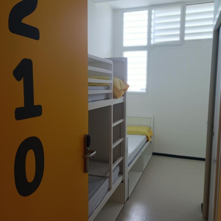 Alberg Barcelona Xanascat - Triple Room with Bathroom - 2