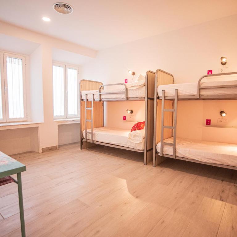 La Flamenka Hostel - Cama en habitación compartida femenina de 8 camas - 3