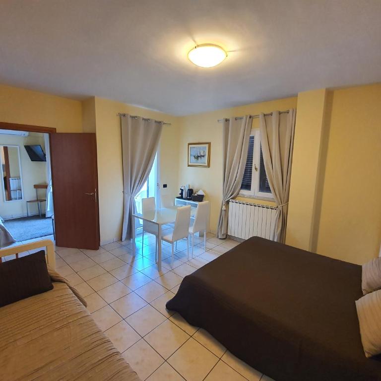 Guest House Brezza Marina - Camera Quadrupla Premium - 14