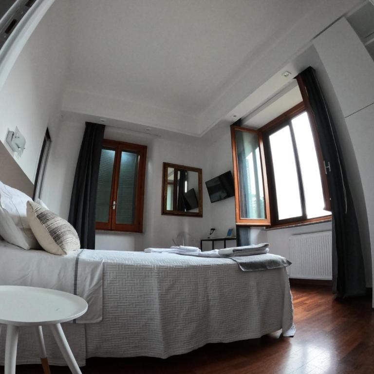 EMI's Guest House - Double Room - 8