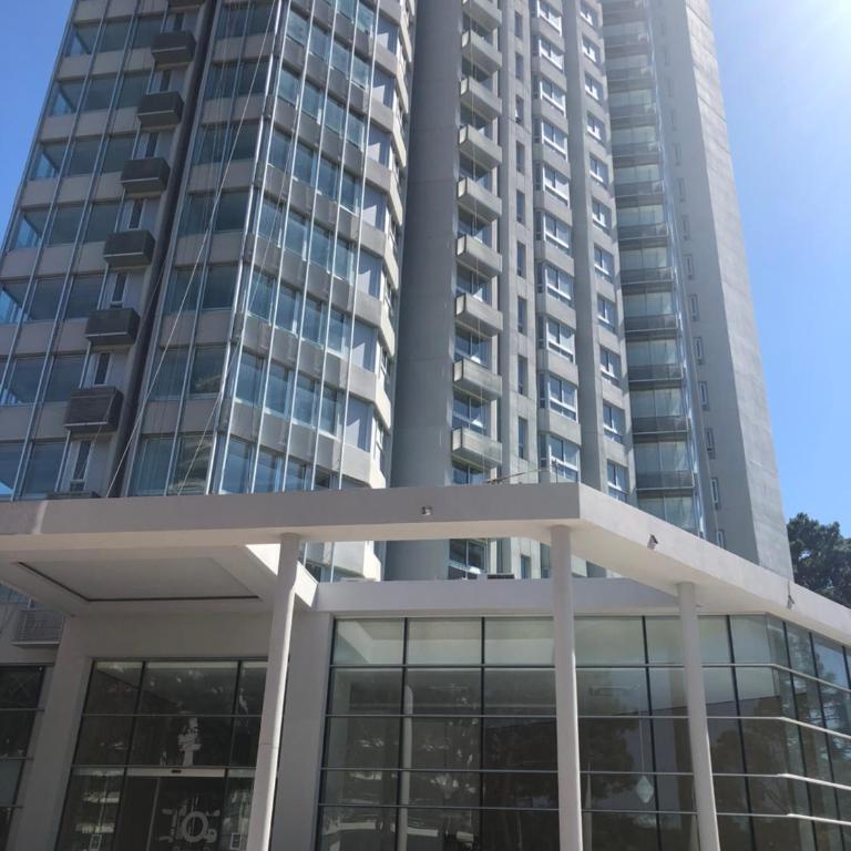 Pta del Este piscina abierta y cubierta climatizada, gimnasio, Netflix, aire,garage - Apartamento de 2 dormitorios - 1