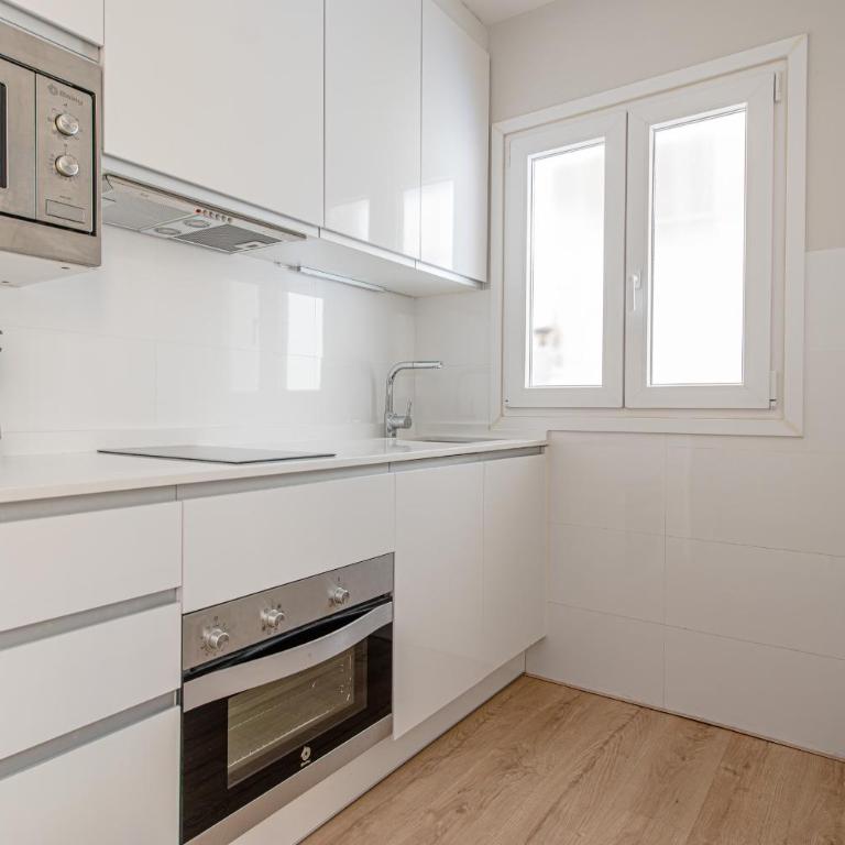 Avenida América - Cama King, AC, junto a la estación - Superior Apartment - 18