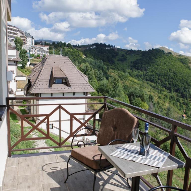 Dvori Sky View E13 Kopaonik - free private parking - One-Bedroom Apartment with Terrace - 10