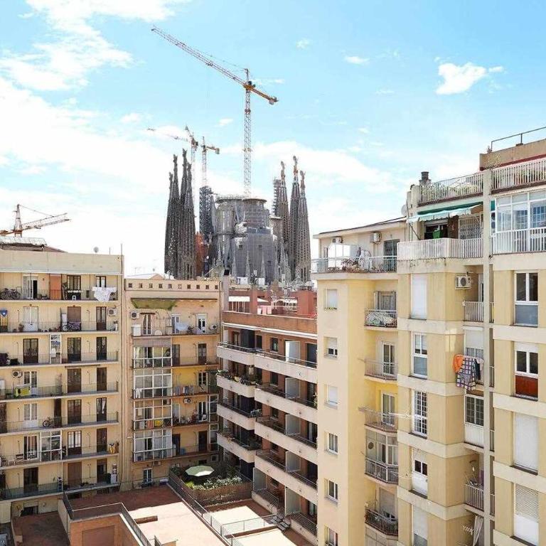 SAGRADA FAMILIA VIEWS Nos preocupa su seguridad. - Three-Bedroom Apartment (5 Adults) - 7