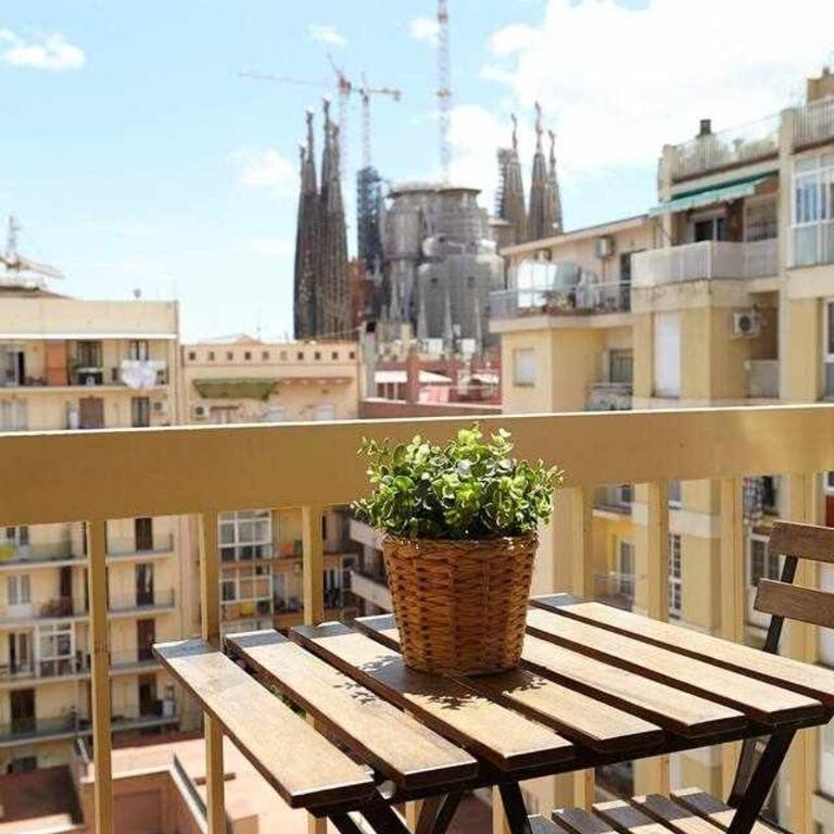 SAGRADA FAMILIA VIEWS Nos preocupa su seguridad. - Three-Bedroom Apartment (5 Adults) - 8