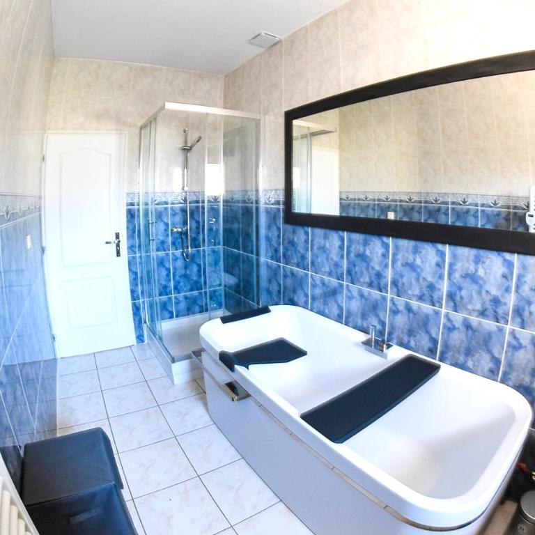 Le Familia,T5 avec terrasse,parking privé et Clim, idéal famille et professionnels - Appartamento - 12