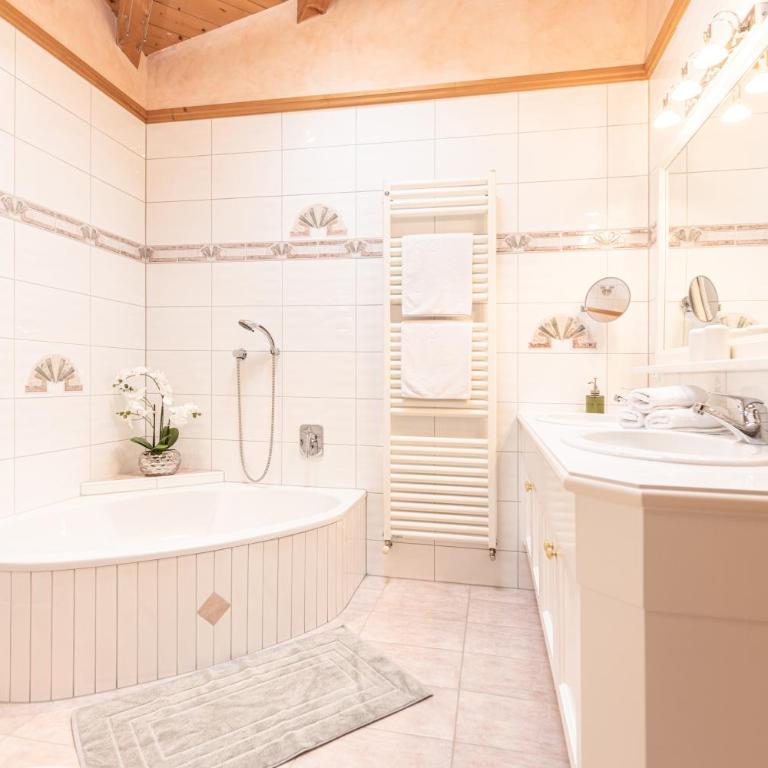 Wellnessappartements Margit - Apartment mit 1 Schlafzimmer, Balkon und Bergblick - 6