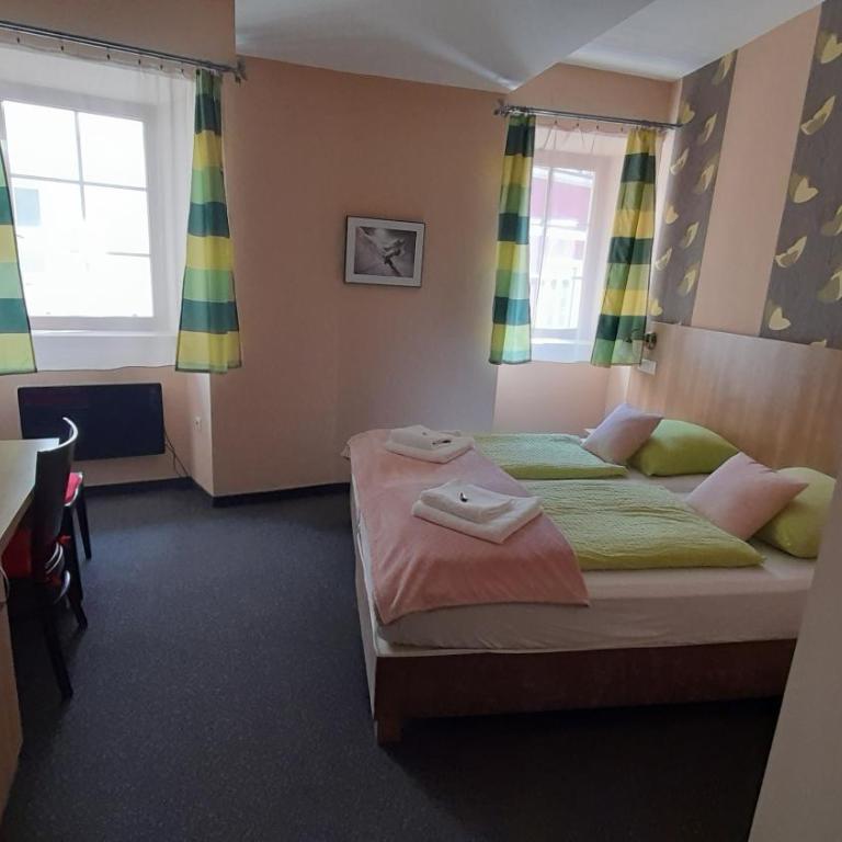 Jasmin Pension Central Location Shared Kitchen Pet Friendly - Doppelzimmer mit eigenem Bad - 9