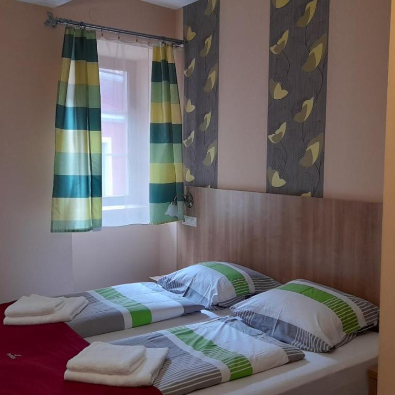 Jasmin Pension Central Location Shared Kitchen Pet Friendly - Doppelzimmer mit eigenem Bad - 7