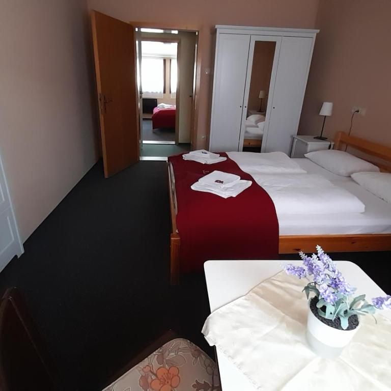 Jasmin Pension Central Location Shared Kitchen Pet Friendly - Familienzimmer mit Gemeinschaftsbad - 1