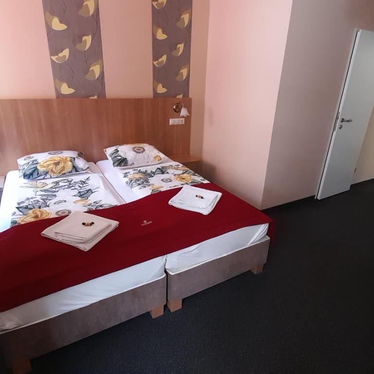 Jasmin Pension Central Location Shared Kitchen Pet Friendly - Doppelzimmer mit eigenem Bad - 6