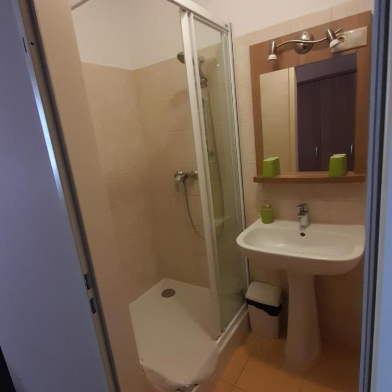 Jasmin Pension Central Location Shared Kitchen Pet Friendly - Doppelzimmer mit eigenem Bad - 19