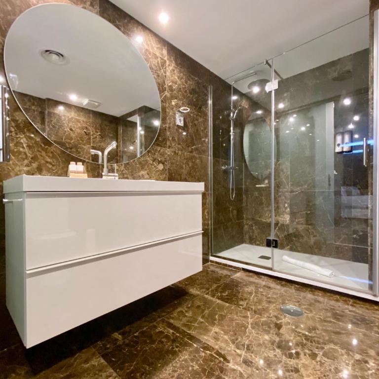 Charming Eurobuilding Skyline Madrid - Deluxe Apartment - 9