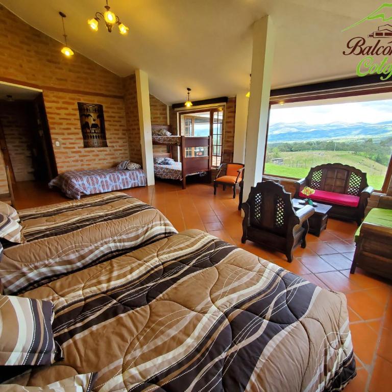 Balcon al Cotopaxi Hosteria - Habitación Familiar con vistas a la montaña - 1