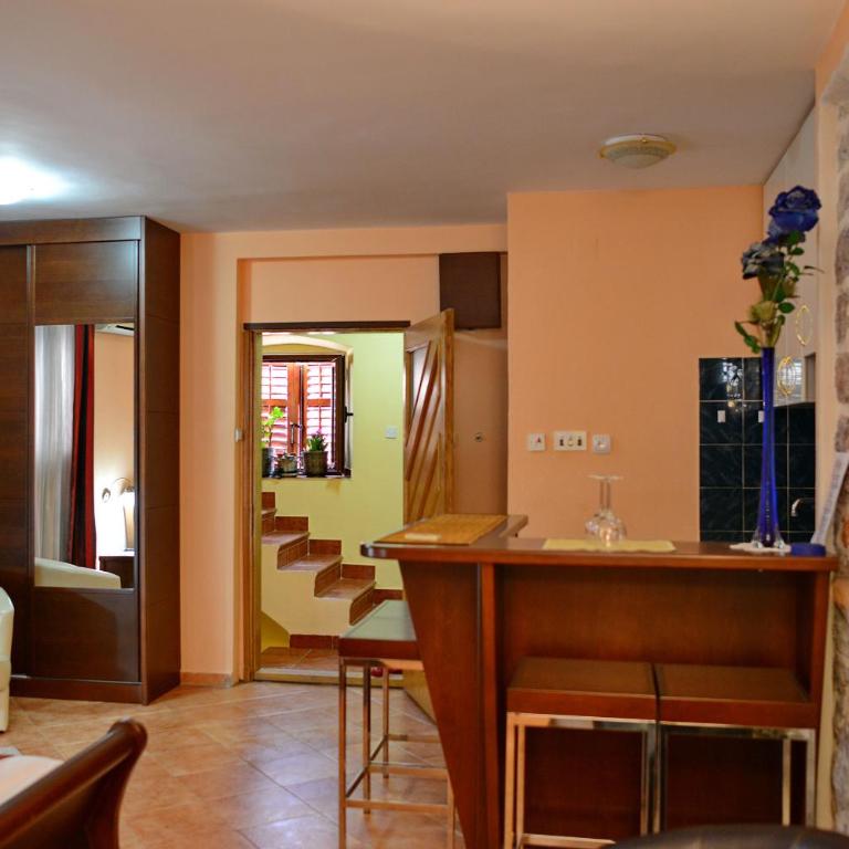 Apartments Kotor Old Town - Deluxe Double Room - 12