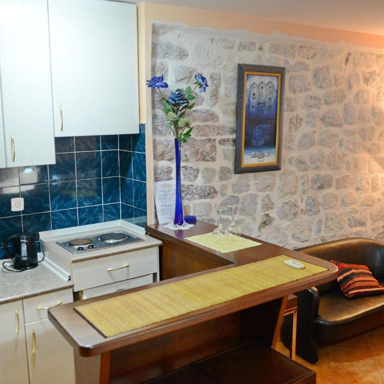 Apartments Kotor Old Town - Deluxe Double Room - 11